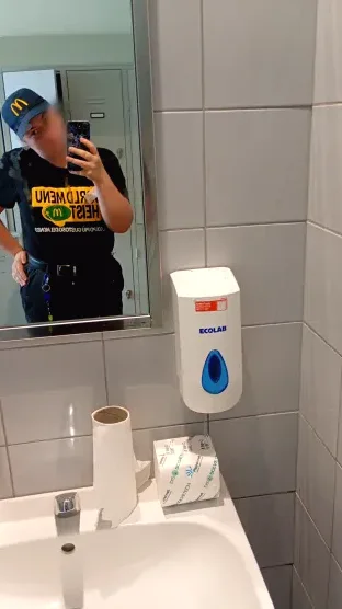 Anja, 24