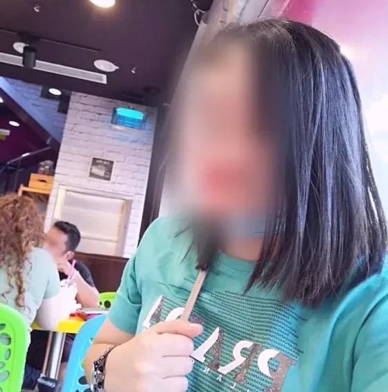 Claudia, 37