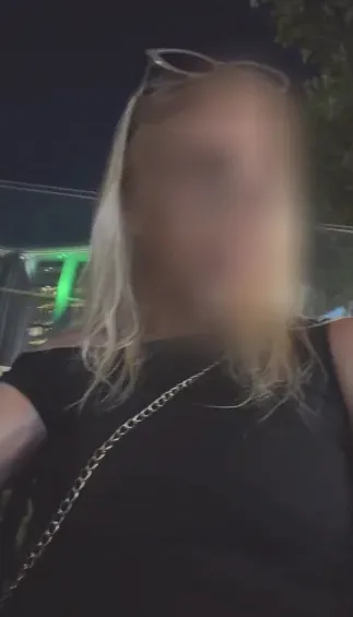 Daniela, 18