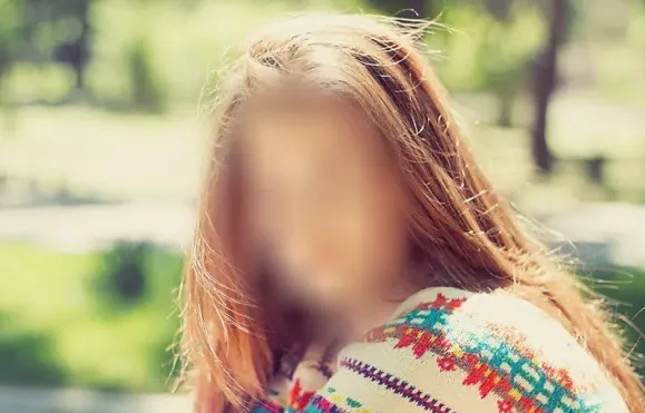 Elif, 27