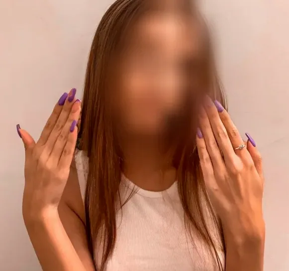 Emma, 30