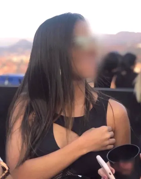 Isabell, 23