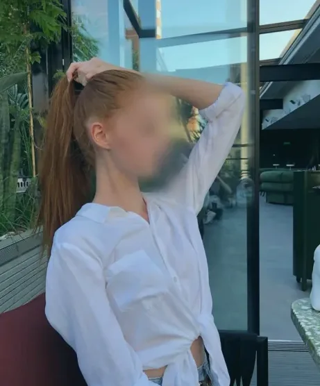 Larissa, 23
