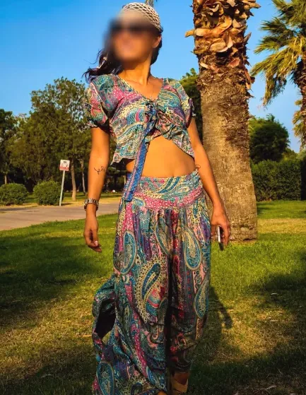 Nadja, 33