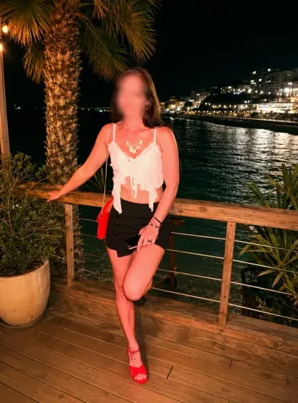 Nina, 34