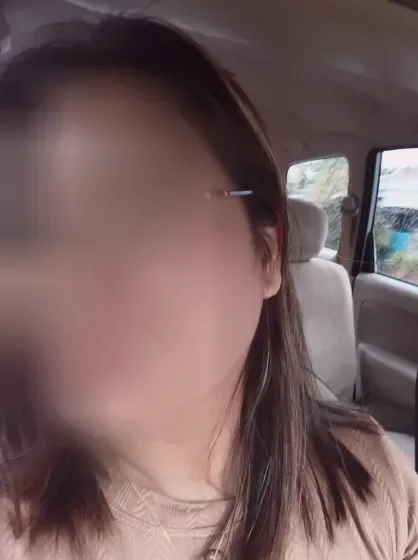 Sandra, 33